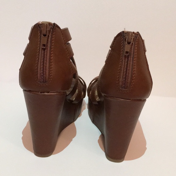 Soda brown/tan strap wedges (4.5”) - Picture 3 of 4